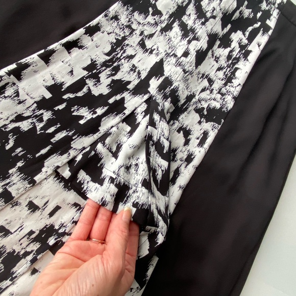 BCBG maxi skirt with shorts underneath - Picture 5 of 11